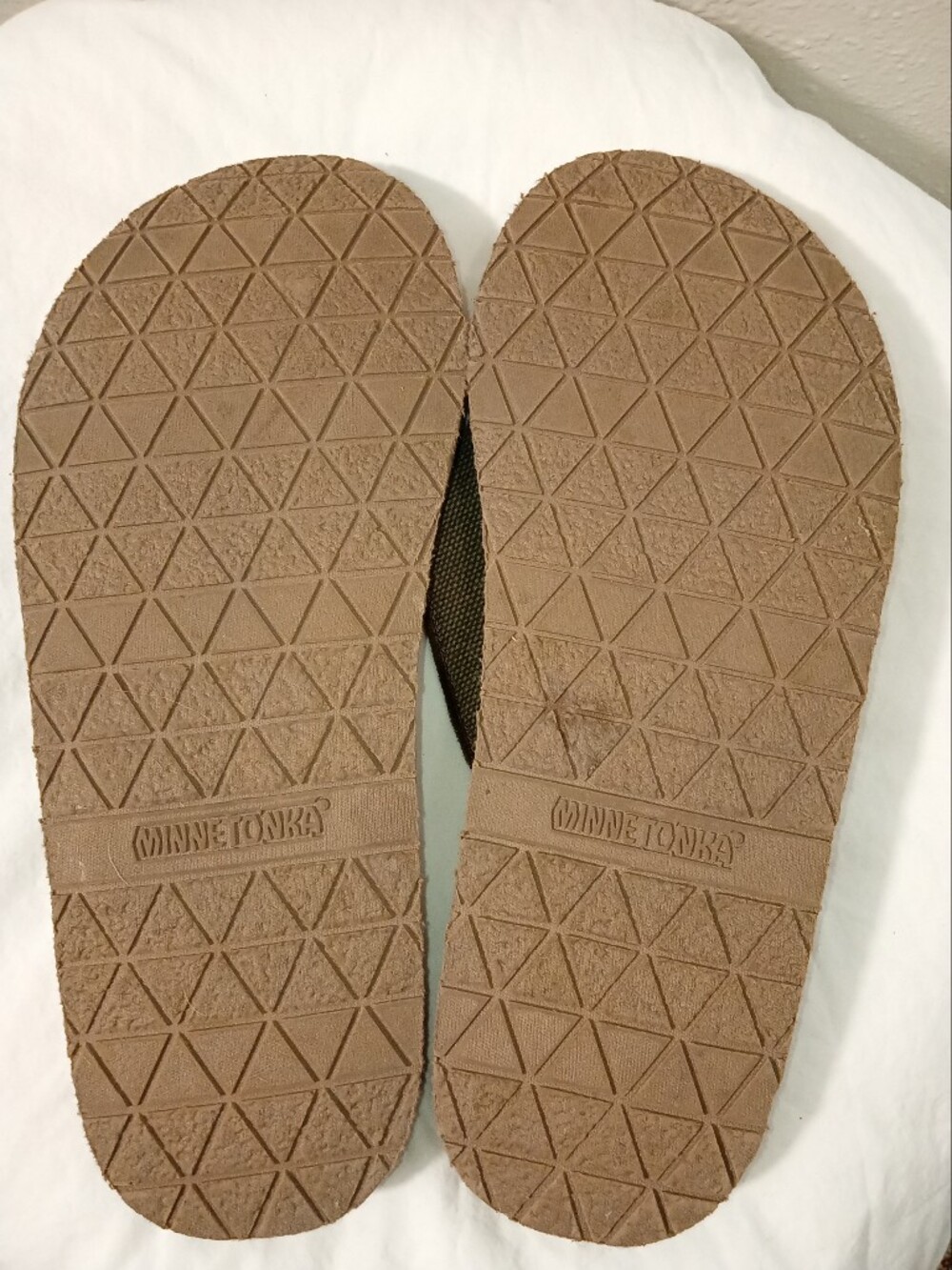 Men's Minnetonka Brown Fabric Flip Flop Sandals sz 9 - Picture 6 of 6